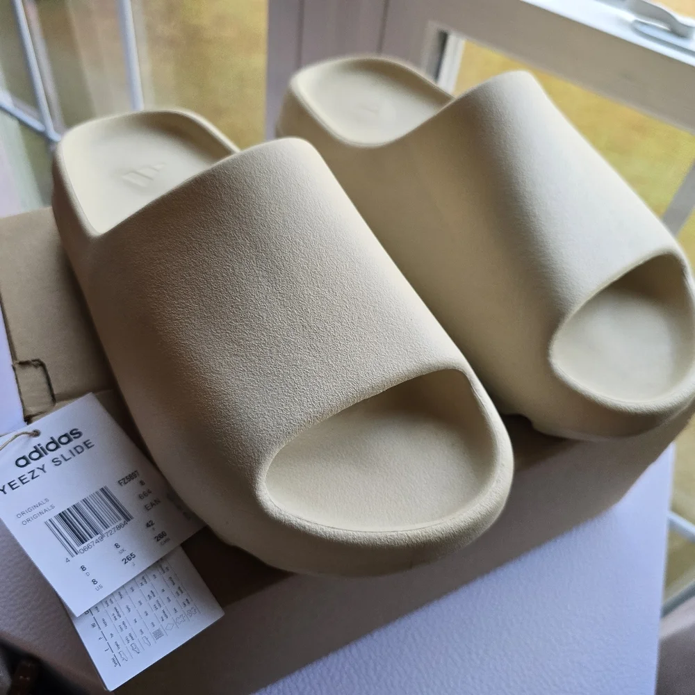 ‼️SOLD‼️Adidas Yeezy Slide in Bone- 2022